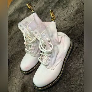 DR MARTENS ALL WHITE LACEUP HIGH TOP BOOTS SIZE 4M/5L